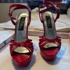 Size 5.5 Via Lavia Dark Red Patent Platform Sandal